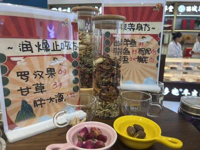 “喝著咖啡逛健康空間”？第一醫藥徐匯旗艦店開業 打造養身保健新場景